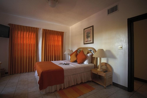 Royal Palms Hotel (Long Bay Village)
